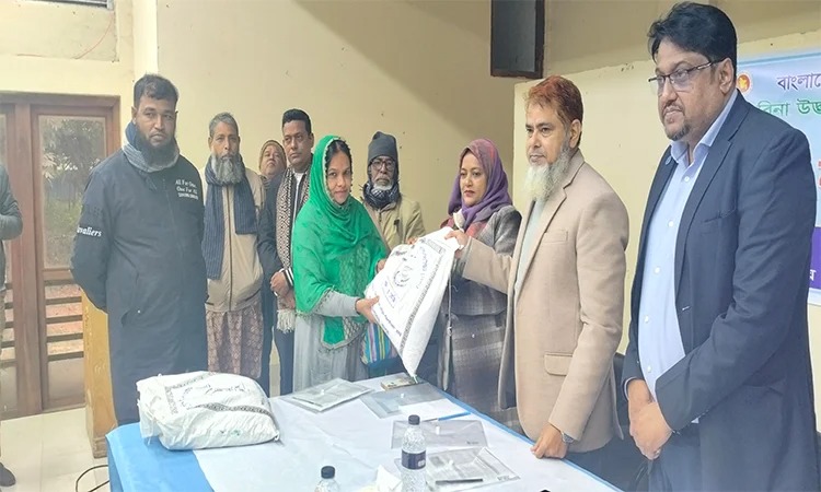 ঠাকুরগাঁওয়ে বিনামূল্যে বিনাধান-২৪ বীজ বিতরণ ও প্রশিক্ষণ